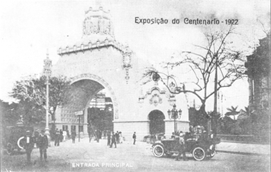 Entrada principal. &Agrave; direita o Pal&aacute;cio Monroe. 