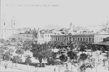 Pra&ccedil;a 15 de Novembro vista do antigo Convento do Carmo em dire&ccedil;&atilde;o ao mar.